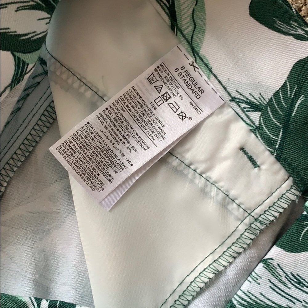 Old Navy Pixie Pants - Picture 4 of 4